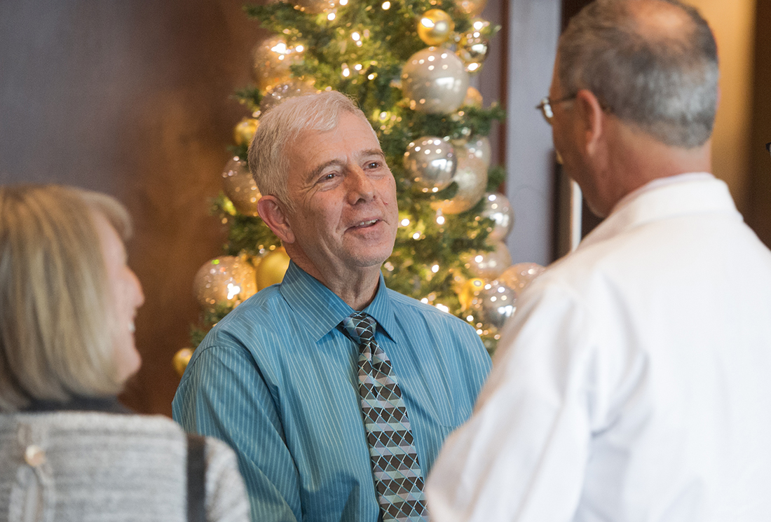 Dr. Harvey Kessler and his wife, Lynn, speak with Dean Lawrence Wolinsky