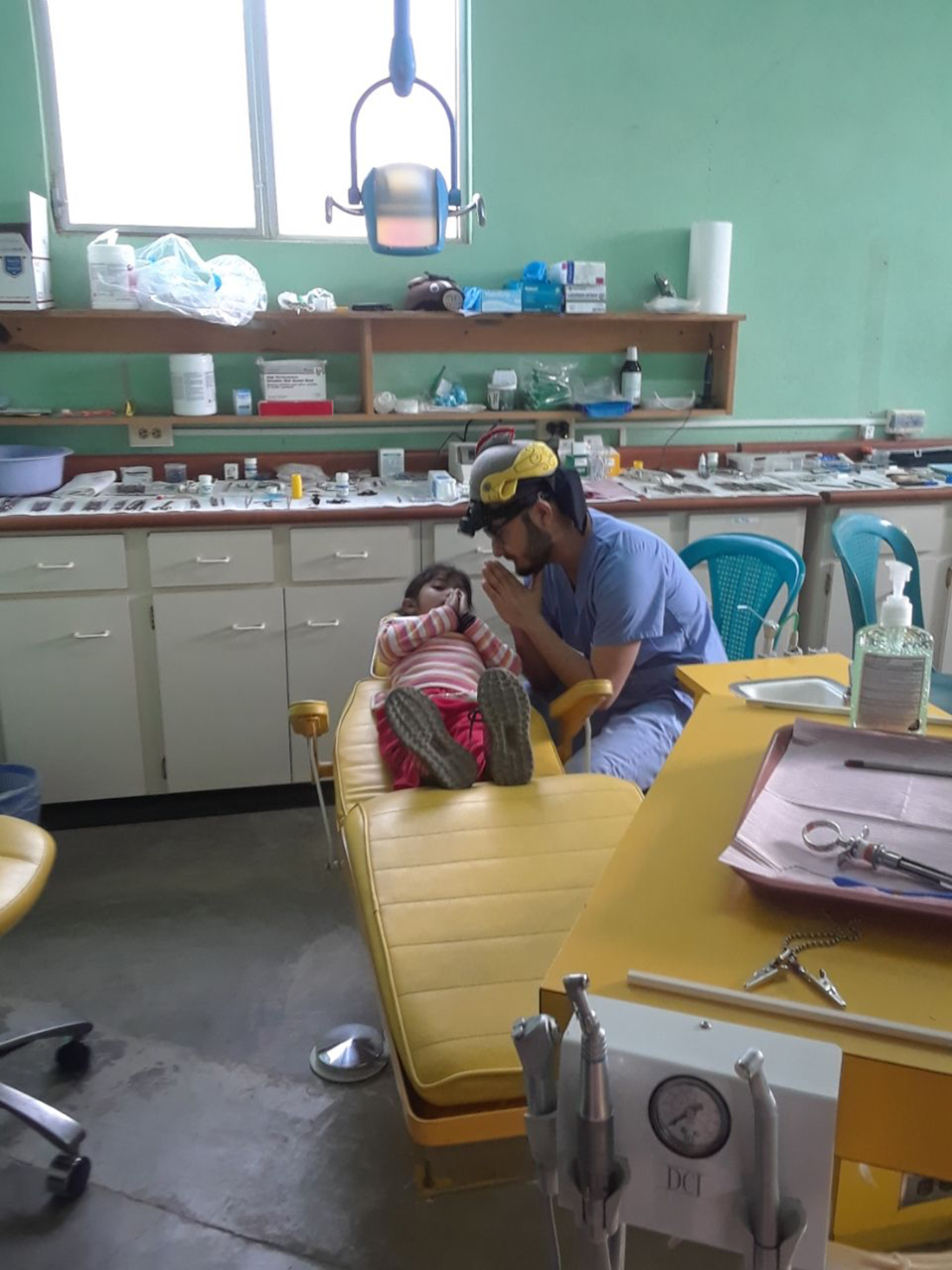 During a March 2018 mission trip to Guatemala, DH2 Alfredo Rodriguez treated this young patient who was anxious, to say the least. “She was scared,” he recalls, looking at the photo, the screen saver on his phone for nearly a year. “Sometimes as students, when we are successful, we forget about these things. It reminds me to keep my feet on the ground and to remember where I’m coming from.”